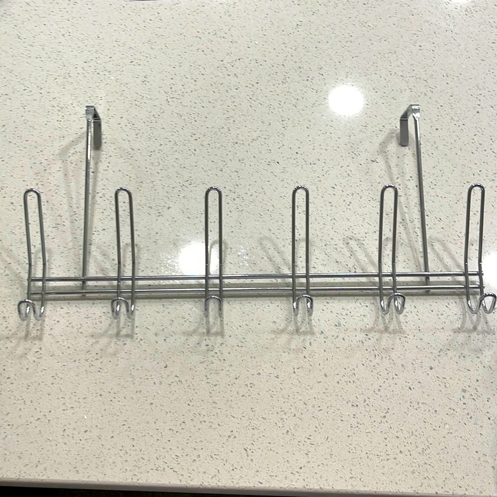6 hook over the door hook/ towel rack.